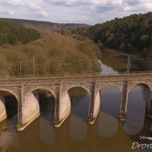 Prises de vue d'un pont (vallée de la Villaine / Bretagne) - Prestations aériennes et communication d'entreprise par drone en Normandie